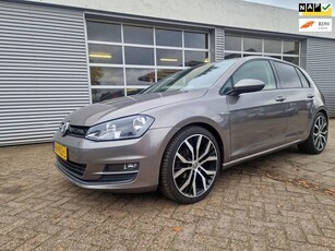 Volkswagen Golf 1.0 TSI Business Edition Connected