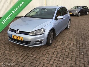 Volkswagen Golf 1.6 TDI Edition BlueMotion Leer