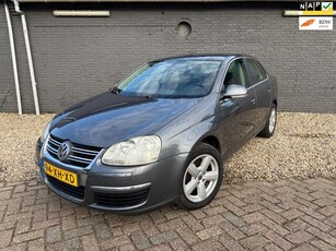 Volkswagen Jetta 1.6 FSI Comfortline *Nieuwe Apk*