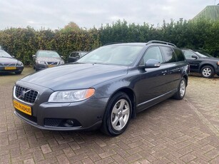 Volvo V70 2.5T Momentum Aut. Halfleer /Xenon / Trekhaak