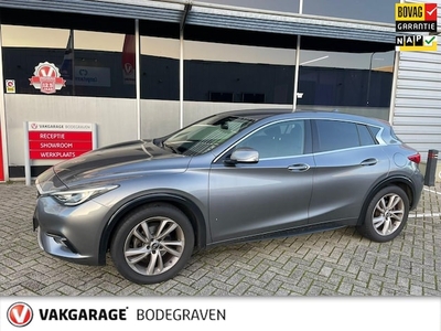 Infiniti Q30 Benzine