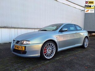 Alfa Romeo GT 3.2 V6 Distinctive met nieuwe distributie