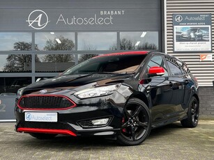 Ford Focus Wagon 1.5 Black Edition Airco Cruise PDC