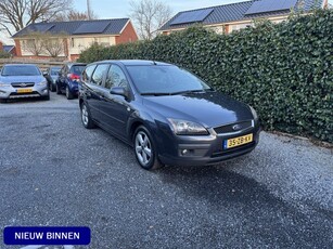 Ford FOCUS Wagon 1.6-16V Futura Navi Airco Cruise