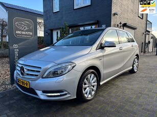 Mercedes-Benz B-klasse 200 Ambition Automaat / Leer / Led