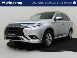 Mitsubishi Outlander 2.4 PHEV Pure 225 pk Automaat Stoel- en Stuurverwarming l Trekhaak Camera