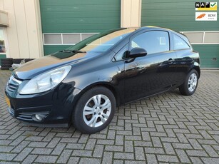 Opel Corsa 1.4-16V White Edition