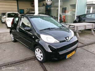 Peugeot 107 1.0-12V Airco 82000km .