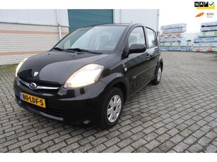 Subaru Justy 1.0 Comfort - lage km stand - airco - 4 electr. ramen - trekhaak - lederen bekleding