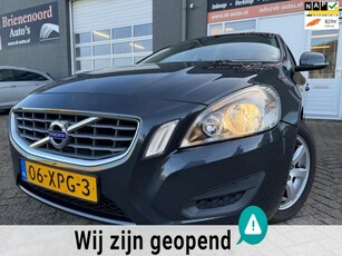 Volvo V60 1.6 T3 Kinetic van 3de Eig met parkeersensoren en