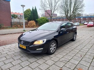 Volvo V60 2.0 D3 Momentum Black Edition Trekhaak Cruise