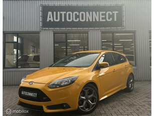 Ford Focus 2.0 EcoBoost ST-3 NAVI, HALF/LEDER, CRUISE