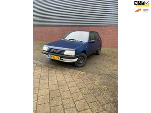 Peugeot 205 1.4 Génération met APK, lees beschrijving