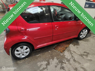 Toyota Aygo 1.0-12V Aspiration Red AUTOMAAT, AIRCO, APK, NAP