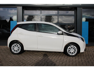 Toyota Aygo 1.0 VVT-i x-play | NAVIGATIE | AIRCO | CARPLAY | CAMERA | CPV | ELEK-RAAM | APK: 09-2026 |