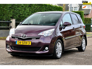 Toyota Verso-S 1.3 VVT-i Dynamic | AUTOMAAT | PANO | NAVI | CRUISE | CLIMA | TREKHAAK | NAP | ZEER MOOIE DEALER ONDERHOUDEN AUTO |