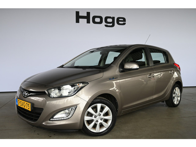 Hyundai i20 1.2i i-Deal Airco Cruise control Navigatie Licht metaal Inruil mogelijk