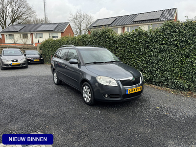 Škoda Fabia Combi 1.4-16V Sprint | Autom. Airco | Cruise Control | LMV | Trekhaak | PDC | Privacy Glass | APK tot 08-01-2025! | Koningsdag zijn wij geopend op afspraak!