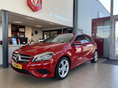 MERCEDES A-KLASSE 180 Ambition,Automaat,Navigatie,Parkeersensoren V&A,Airco, Cruise control,Halfleder, Stoelverwarming,Bluetooth met Spraakbediening,17 Inch Lmv