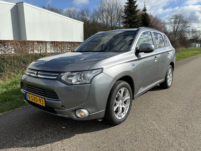 Mitsubishi Outlander 2.0 PHEV Instyle / NAVI / AUTOMAAT / SCHUIFDAK / ROCKFORD / CRUISE