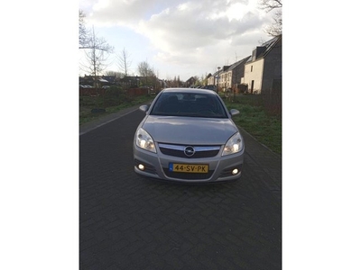 Opel Vectra 1.8-16V Business