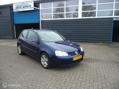 Volkswagen Golf 1.6 Optive 3