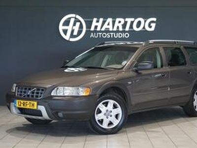 Volvo XC70 2.4 D5 Momentum AWD + LEDER / STOELVERWARMING / TREKHAAK