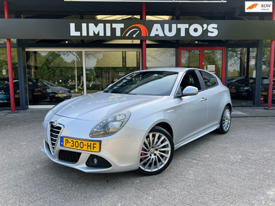 Alfa Romeo Giulietta 1.4 T Distinctive/Xenon/Leer/St.verwarming/Cruise/Climate/Pdc/APK!