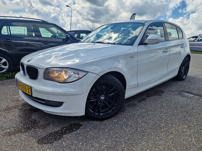 BMW 1-serie 116i/airco/apk/parkeersensoren/cruis/stoelverwarming/rijd schakelt goed /inruilen is mogelijk