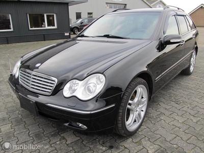 Mercedes-Benz C-klasse Combi 240 Avantgarde 4Matic 74221 KM