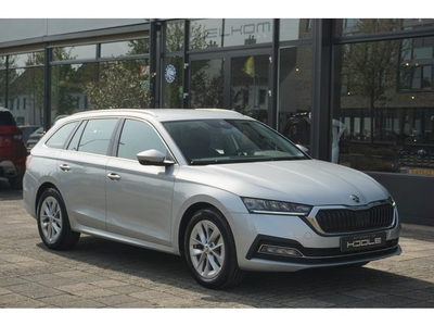 Skoda Octavia Combi 1.5 TSI MHEV First Edition ACC