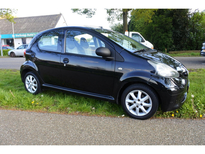 Toyota Aygo 1.0-12V 5 drs apk half leer 29-3-2025 lm velgen rijd goed