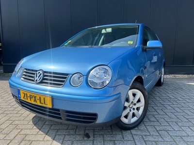 Volkswagen Polo 1.4-16V Athene Airco/Navi/Camera/ZrMooi!