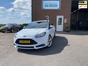 Ford Focus 2.0 EcoBoost ST-2 / 250pk!! /stoelverwarming