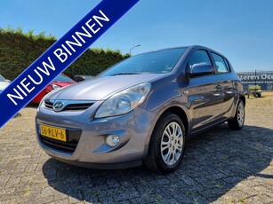 Hyundai i20 1.4i DynamicVersion AIRCO 5-DEURS NIEUWE