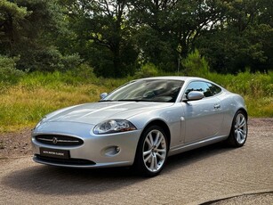 Jaguar XK 4.2 V8 Liquid Silver Youngtimer