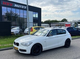 BMW 1-serie 116i Business+ airco navigatie LM 4-deurs