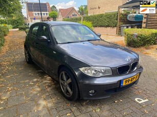 BMW 1-serie 118i High Executive met leer, airco en 17