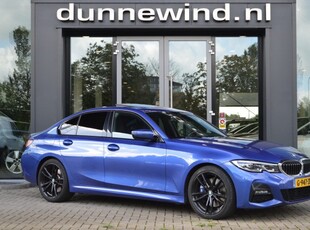 BMW 3-serie 318D NL-Auto*BTW*M-Paket*Schuifdak*Sfeer*Headup*Digitaal