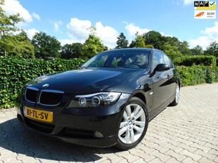 BMW 3-serie 318i Dynamic Executive Airco / Camera / Multimedia-Navi / Stoelverwarming / Isofix / Led / Xenon / Pdc / 17