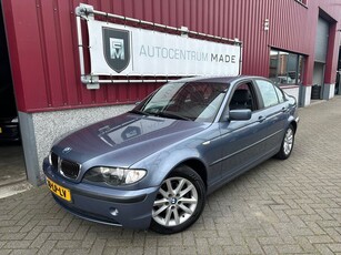 BMW 3-serie 318i Lifestyle Executive // Clima //