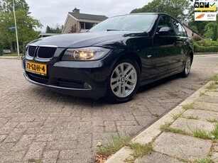 BMW 3-serie 320i AUTOMAAT/RIJDT ZEER GOED/NAVIGATIE/PDC V+A!