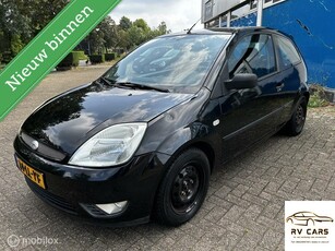 Ford Fiesta 1.6-16V First Edition wordt afgeleverd nw Apk