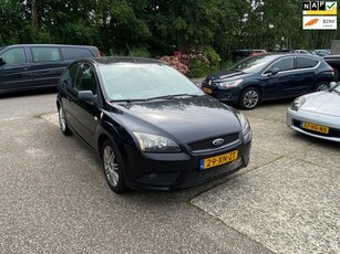 Ford Focus 1.6-16V Futura met airco en 17