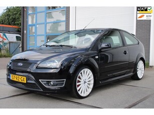 Ford Focus 2.0-16V Futura / Airco / Cruise Control / Elec