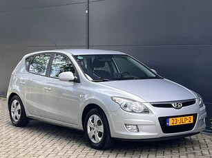 Hyundai i30 1.6i Dynamic CLIMA NAVI BOEKJES (bj 2009)