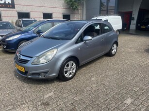 Opel Corsa 1.4-16V Sport luxe uitvoering