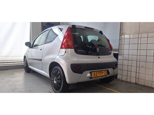 Peugeot 107 1.0-12V XR