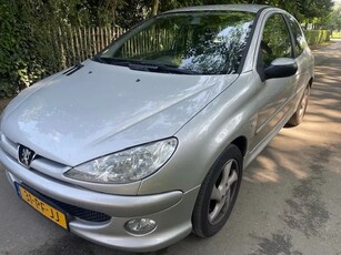 Peugeot 206 1.4-16V XS (bj 2004)