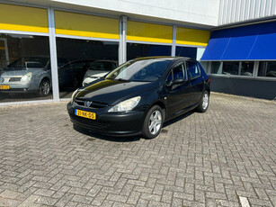 Peugeot 307 2.0-16V Gentry! Bom vol! 5drs! Netjes!